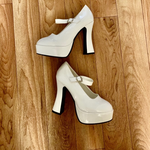 Shoes - White Platform Mary Jane Retro Pumps -Size 7